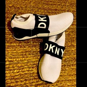 DKNYMARLI SLIP ON SNEAKER